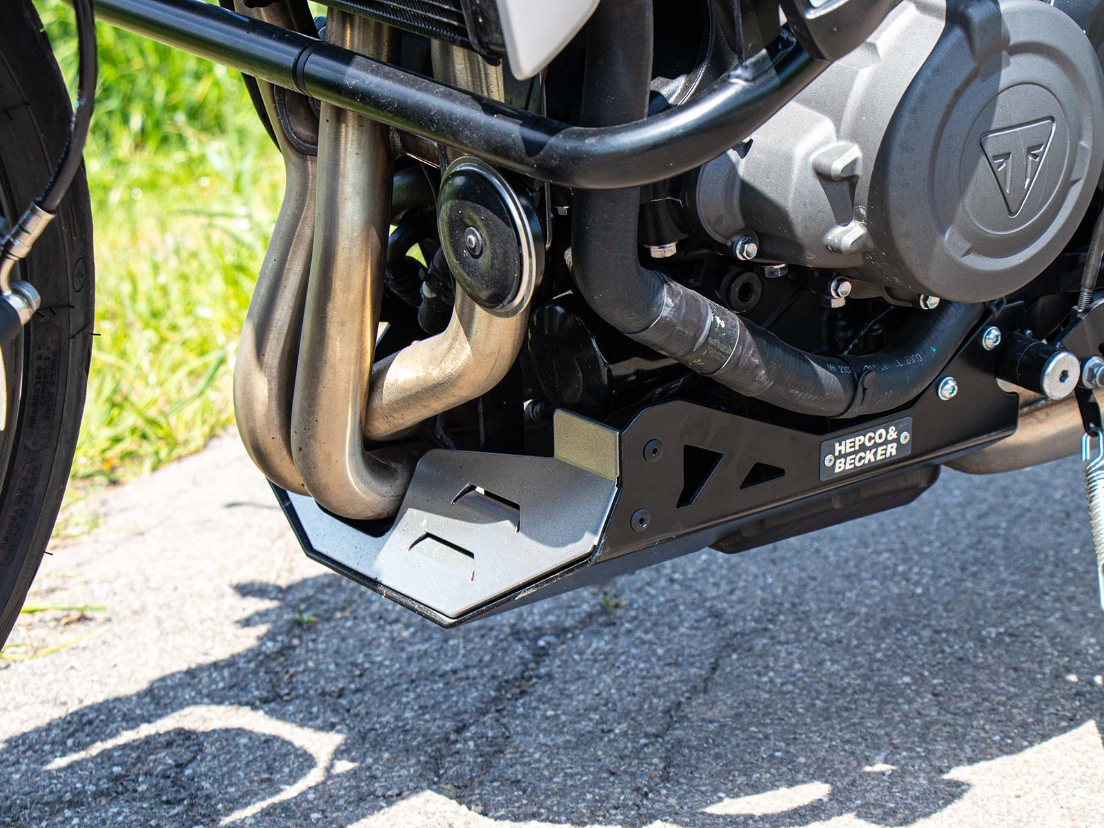 Bow spoiler red / black for Triumph Trident 660 (21-) Hepco & Becker