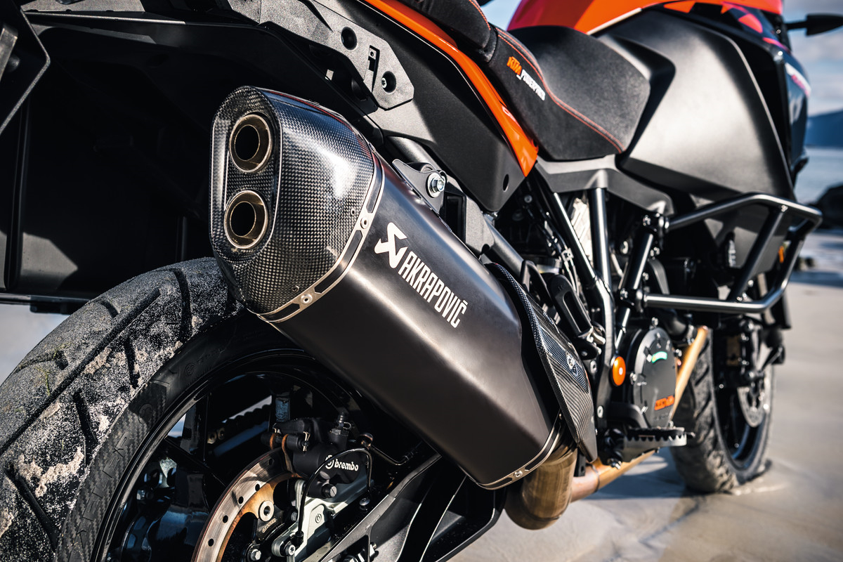 Akrapovic Slip-On LINE exhaust system black for Adventure / Super Adventure