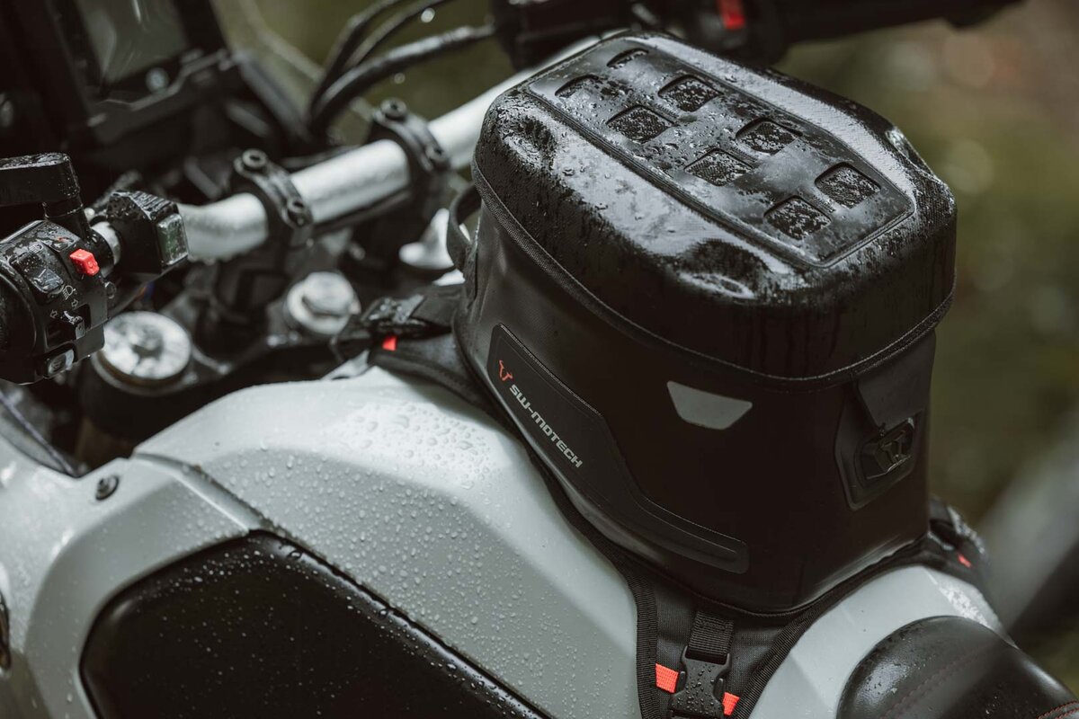 SW-Motech PRO Cross WP Strap tank bag Triumph Bonneville SE (04-16), 986MF