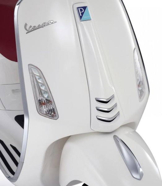 Trim piece 2nd series, center, Vespa Primavera/Sprint