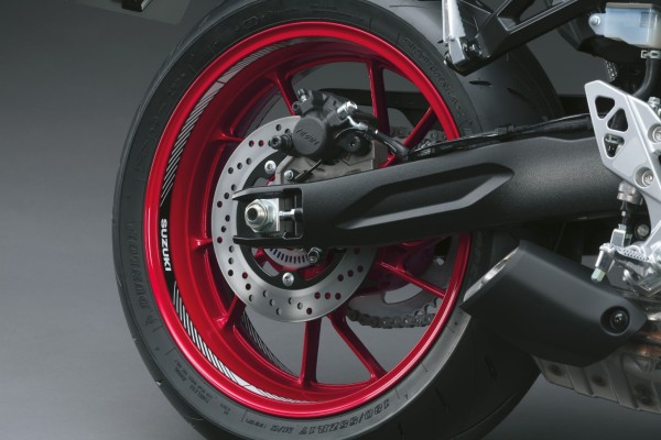 Rim bed decoration black/white for Suzuki GSX-8R (24-) / GSX-8T (25-) Original