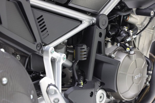 Protection for the rear wheel brake fluid reservoir for Aprilia Tuareg 660